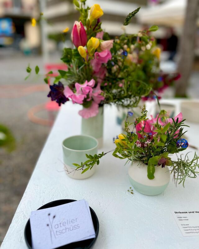 atelier tschüss gestaltet für @zwema_keramik am @brupbimaert #blumenliebe #gestaltung #keramik #handmade #aufdemmarkt